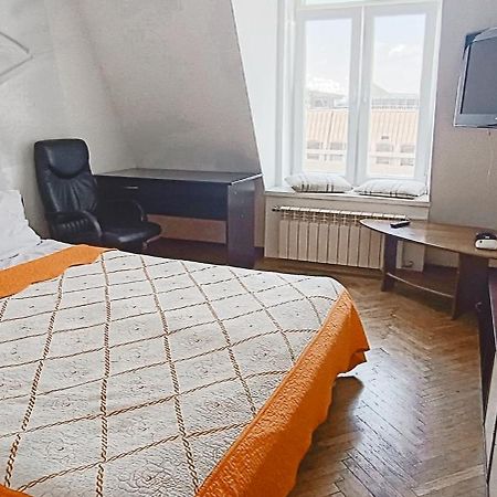 Апартаменти В Центрі На Галицький Для Чотирьох Лвив Екстериор снимка